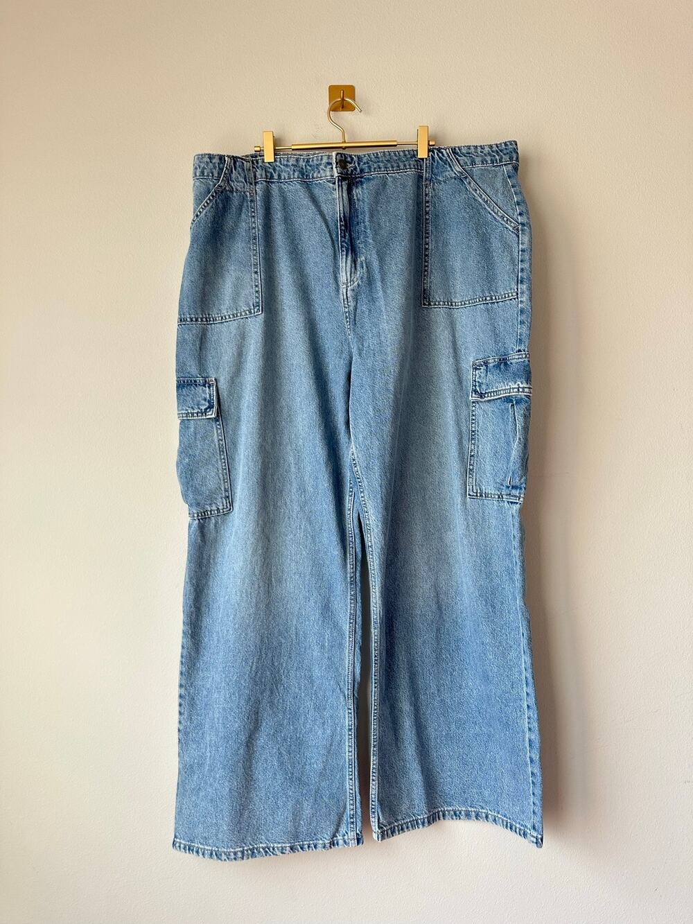 Cotton On Plus Size Relaxed Cargo Jeans Wide Leg Light Wash Size 42 3XL NWT